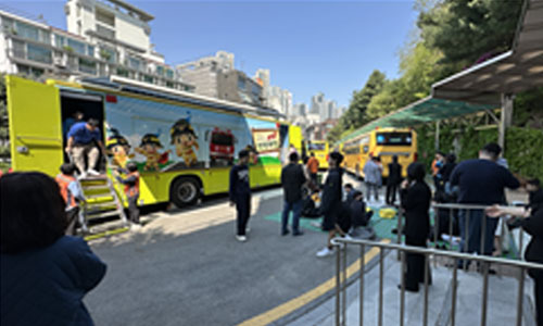 학생들이 직접 제작한 대피지도 발표 장면