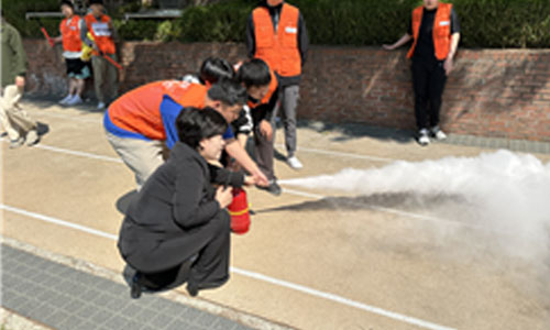 교내 재난 대피 현장 훈련 모습